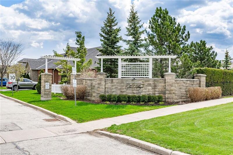 ATTATCHED BUNGALOW IN QUIET HAMILTON ADULT COMMUNITY!